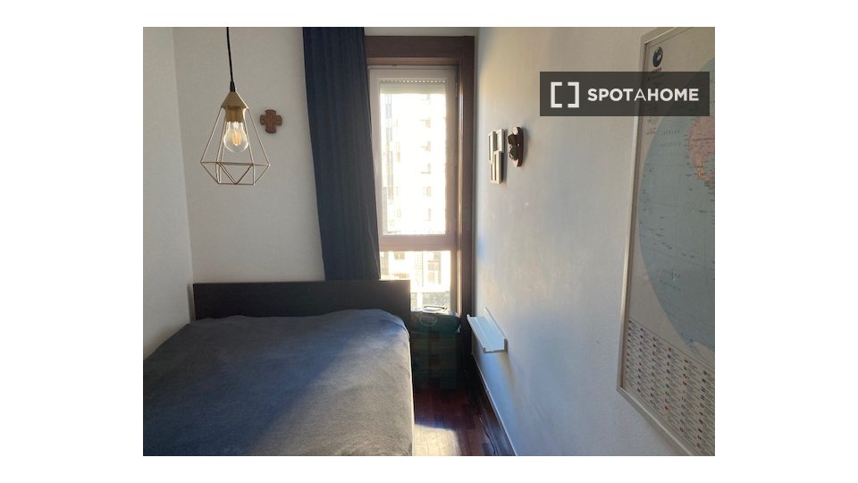 Double room Lisbon, 1 bed, 20m² — photo 3