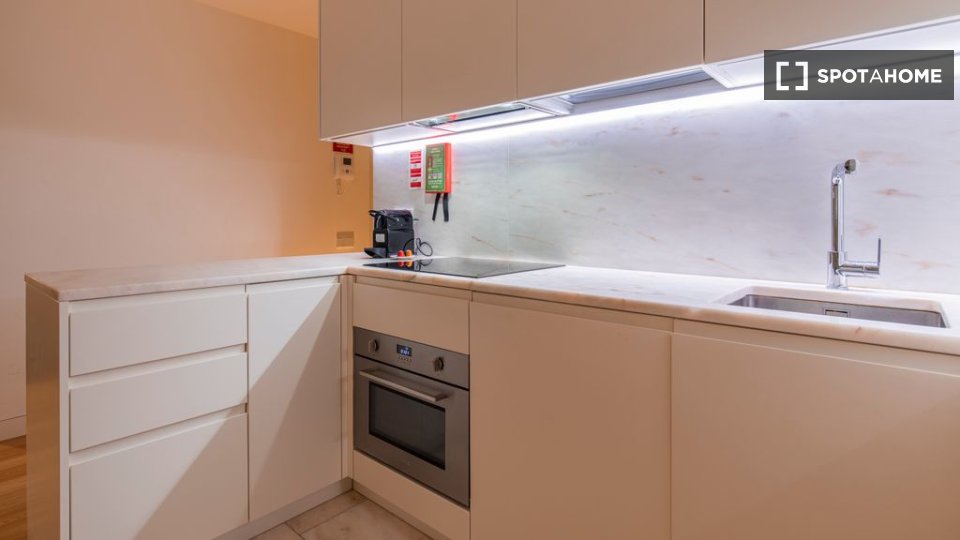 Apartment Lisbon, 1 bed — photo 14