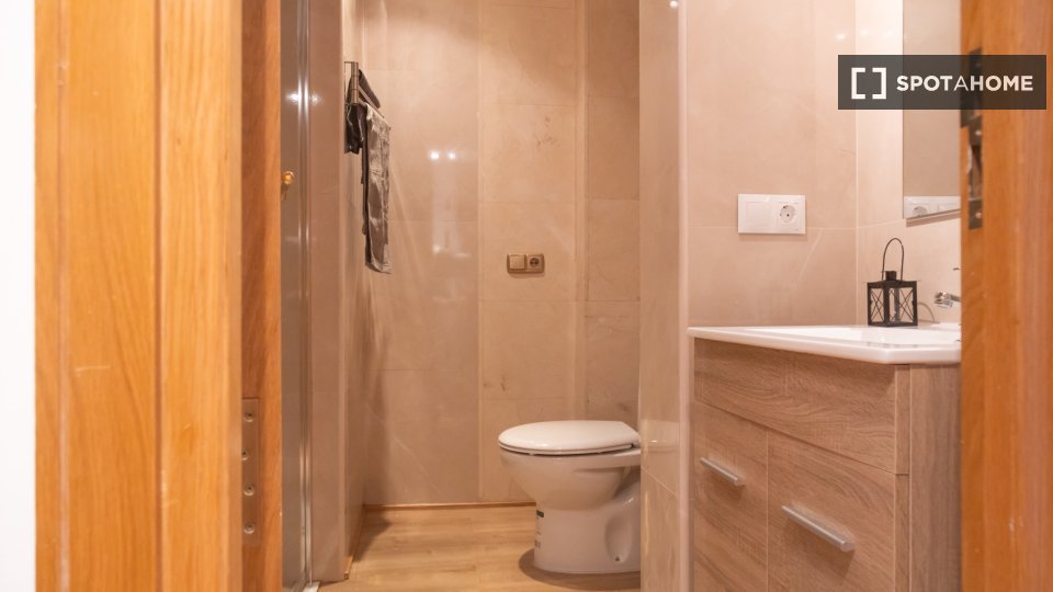 Double room Madrid, 11 beds — photo 10