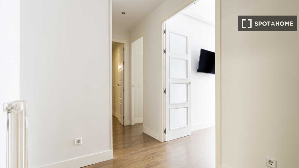 Double room Madrid, 5 beds — photo 23