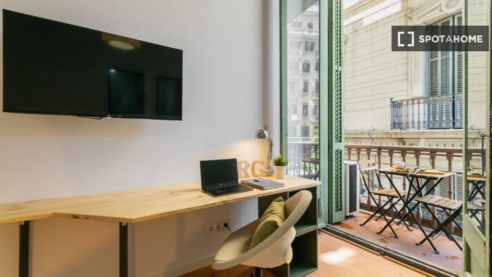 Double room Barcelona, 9 beds, 285m² — photo 9