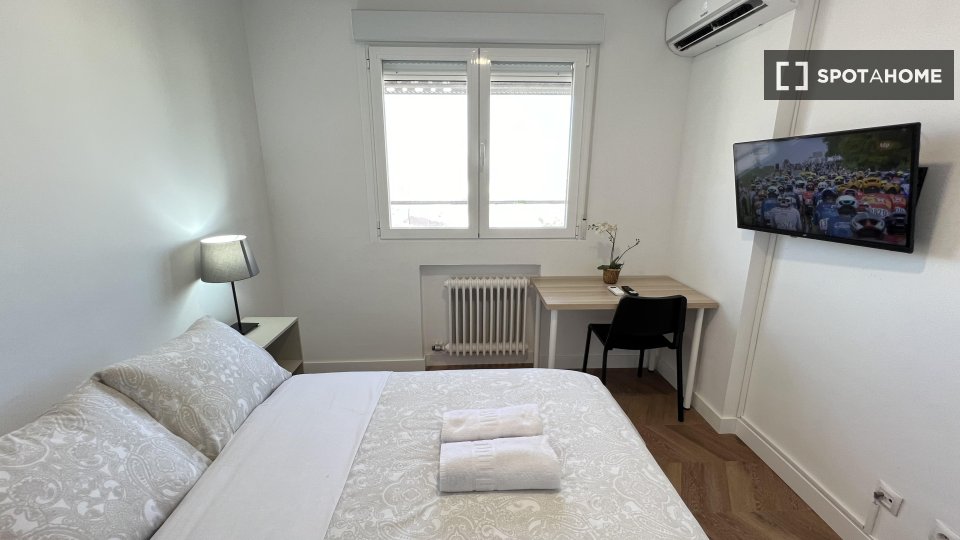 Double room Madrid, 4 beds, 90m² — photo 8