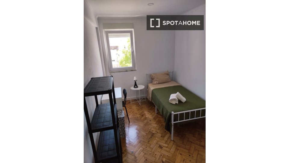 Double room Lisbon, 4 beds — photo 19