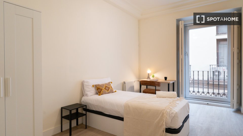 Double room Madrid, 9 beds — photo 13