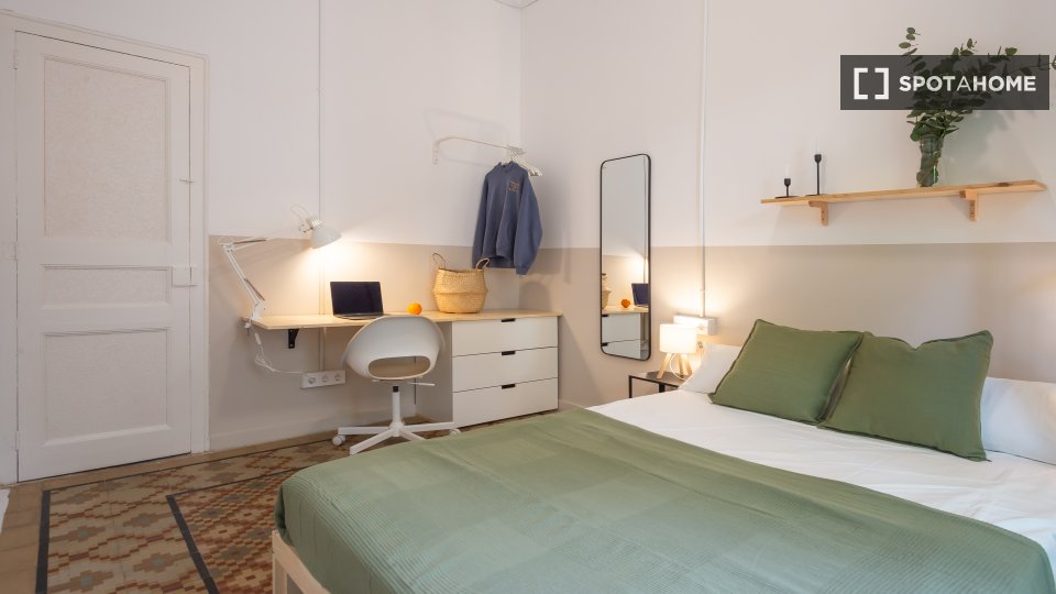 Double room Barcelona, 4 beds, 90m² — photo 4