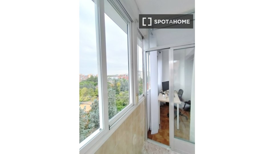 Double room Madrid, 3 beds, 95m² — photo 13