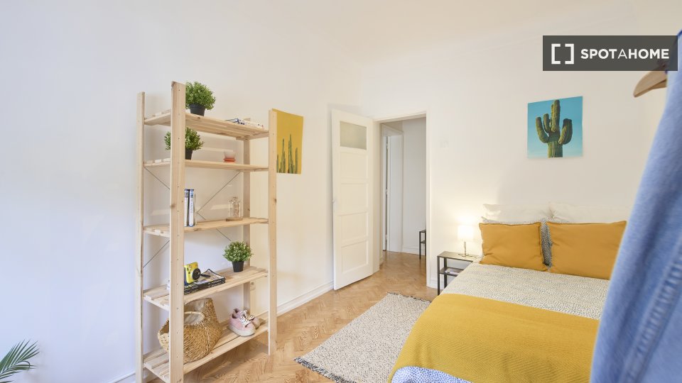 Double room Lisbon, 5 beds — photo 8