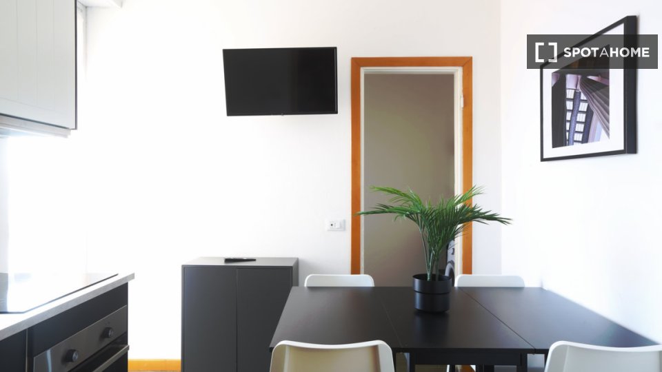 Double room Milan, 3 beds, 101m² — photo 5