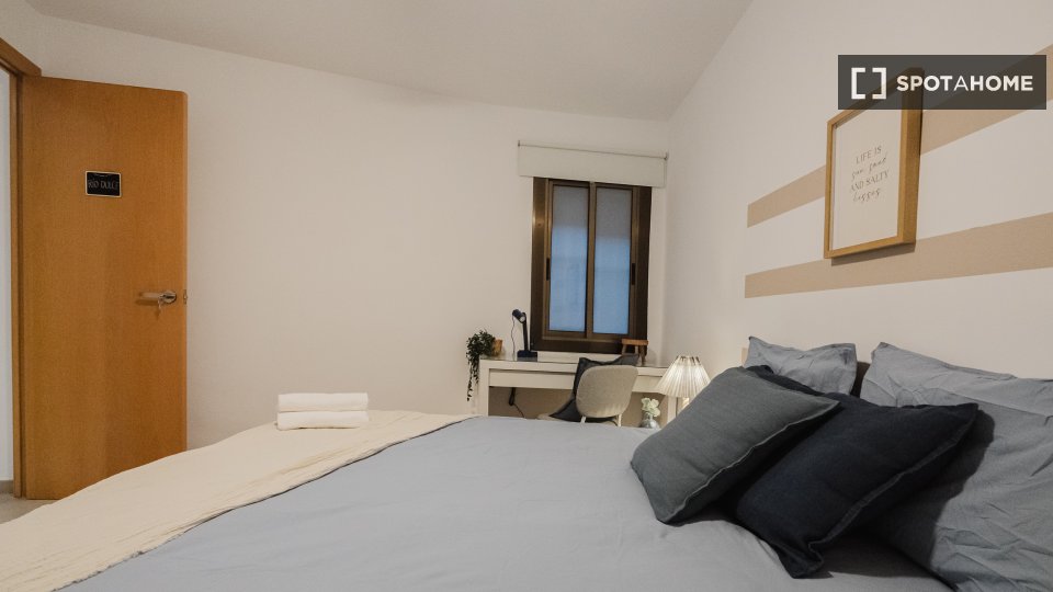 Double room Barcelona, 3 beds, 62m² — photo 12