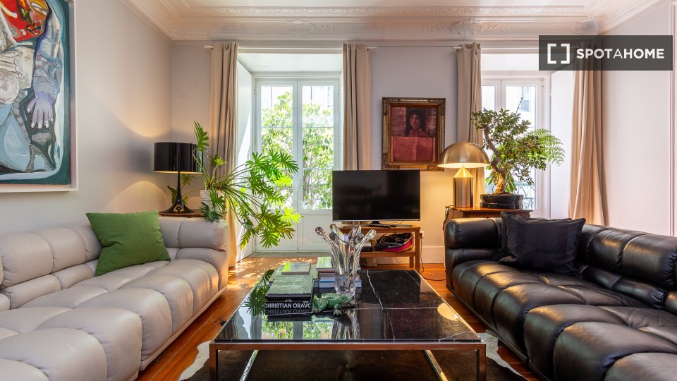 Apartment Lisbon, 2 beds, 180m² — photo 10