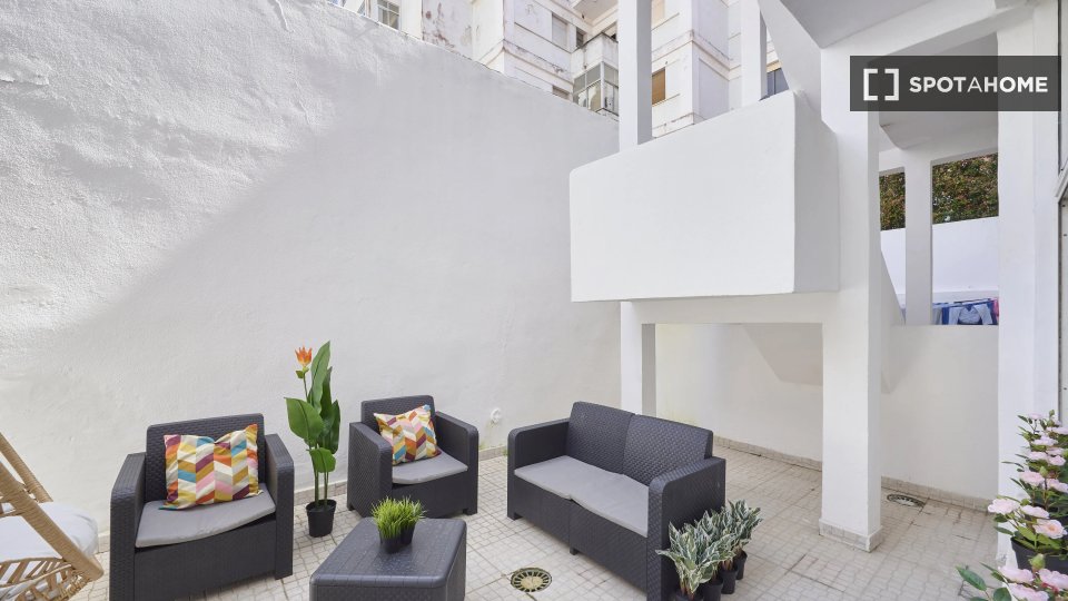 Double room Lisbon, 5 beds — photo 13