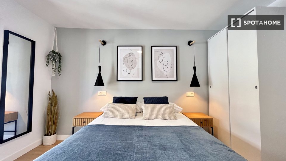 Double room Madrid, 8 beds — photo 15