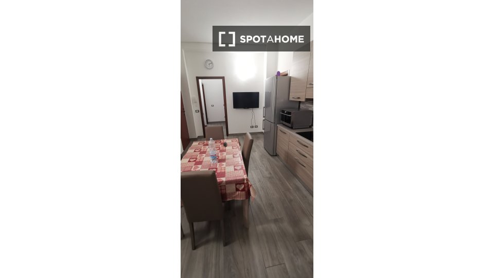 Double room Milan, 3 beds, 80m² — photo 5