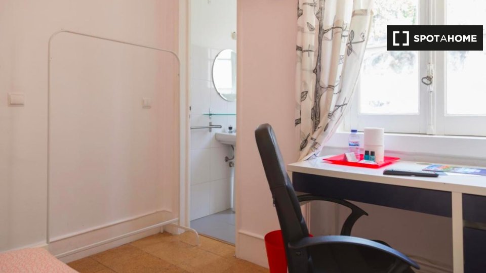 Double room Lisbon, 6 beds — photo 1