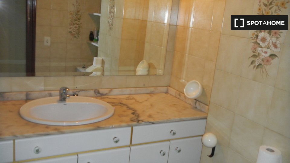 Double room Valencia, 3 beds, 115m² — photo 15