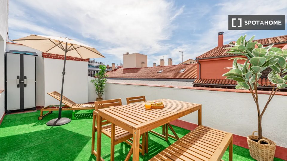 Double room Madrid, 5 beds — photo 10