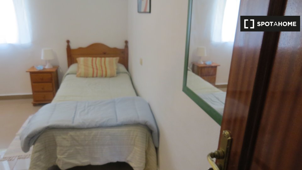 Double room Madrid, 11 beds, 300m² — photo 3