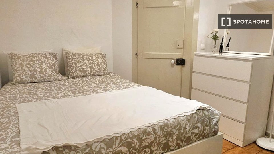 Double room Lisbon, 4 beds, 80m² — photo 38