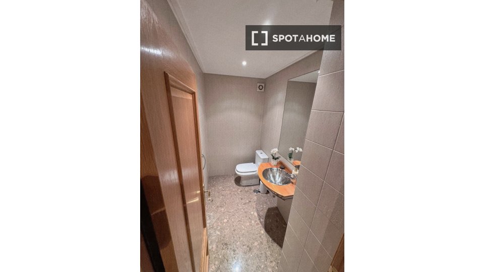 Apartment Lisbon, 4 beds, 177m² — photo 11