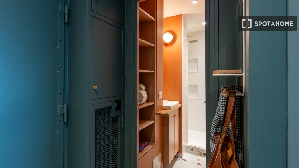 Double room Paris, 3 beds, 61m² — photo 1