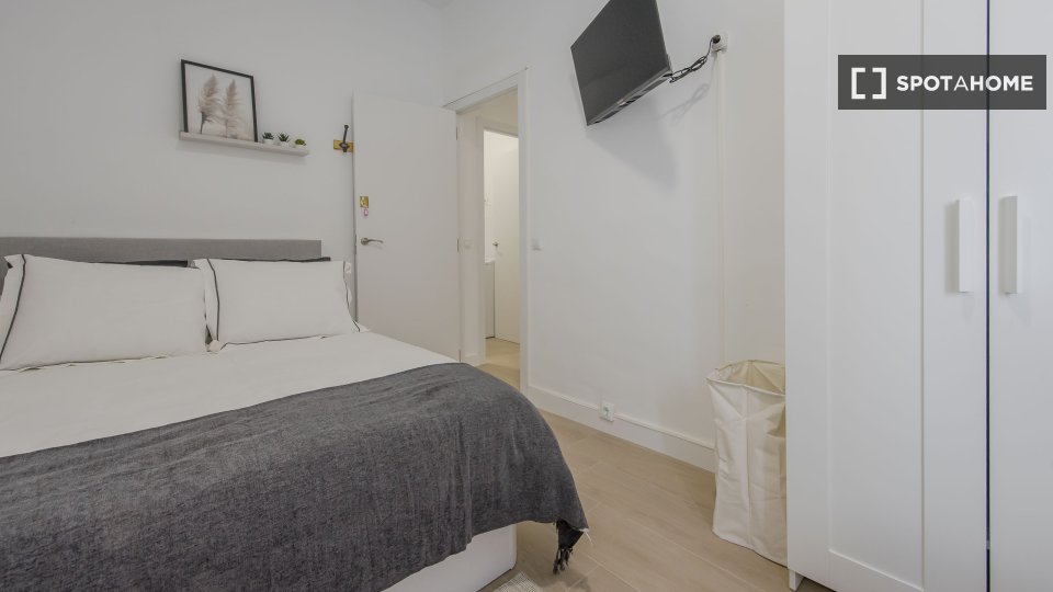 Double room Madrid, 9 beds, 200m² — photo 2