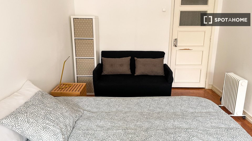 Double room Lisbon, 2 beds, 80m² — photo 2