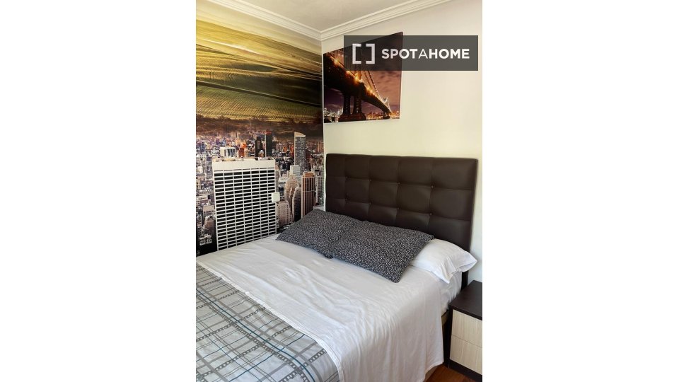 Double room Madrid, 3 beds — photo 12