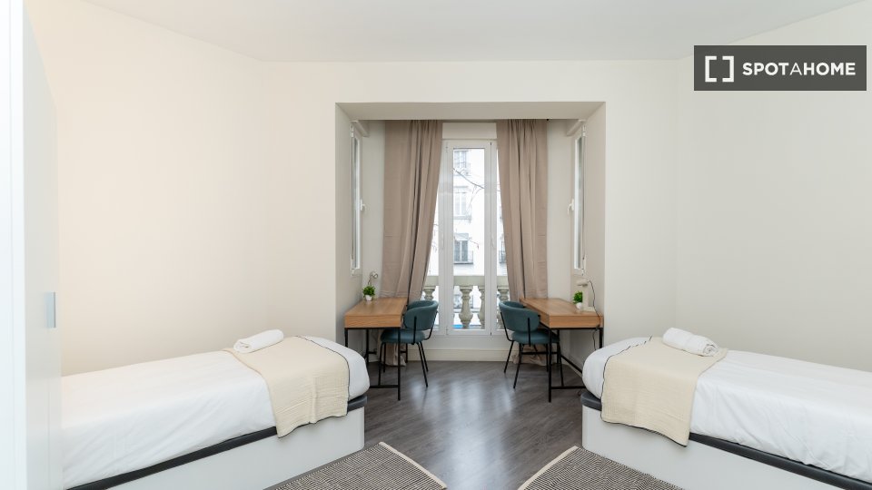 Double room Madrid, 5 beds — photo 13
