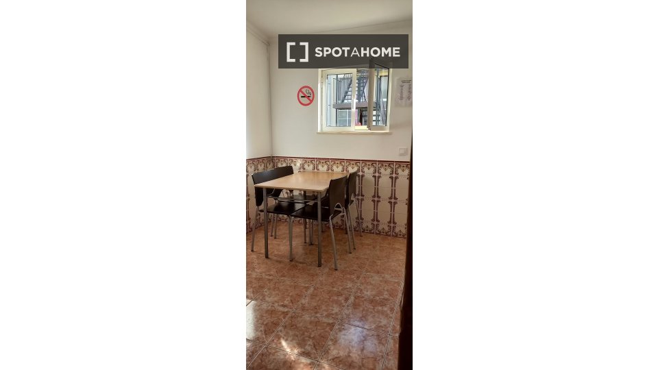 Double room Lisbon, 6 beds — photo 16