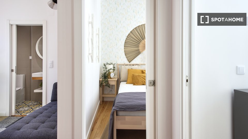 Apartment Lisbon, 2 beds, 45m² — photo 13