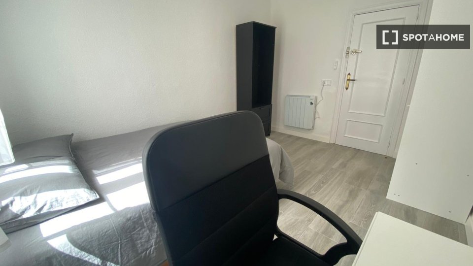 Double room Madrid, 4 beds — photo 15