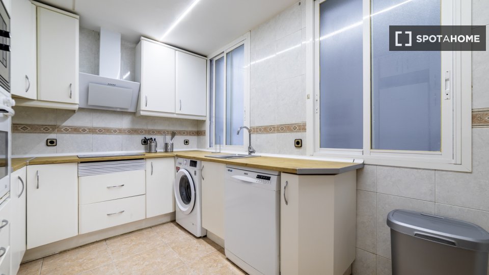 Double room Madrid, 8 beds — photo 4
