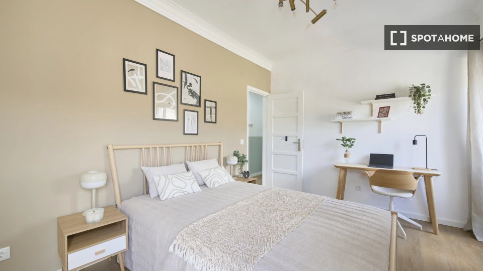 Double room Lisbon, 4 beds — photo 13
