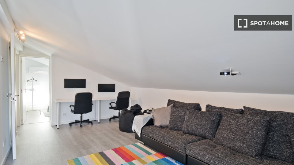 Apartment Lisbon, 2 beds, 45m² — photo 8