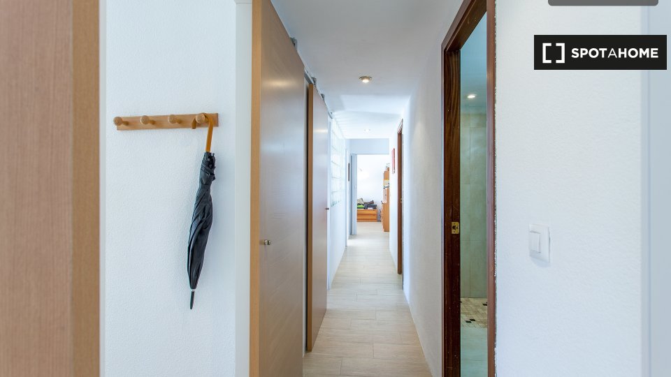 Double room Valencia, 3 beds, 90m² — photo 4