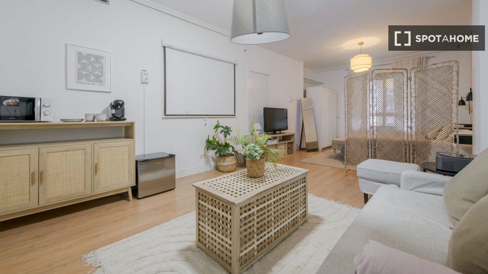 Double room Madrid, 8 beds, 200m² — photo 33
