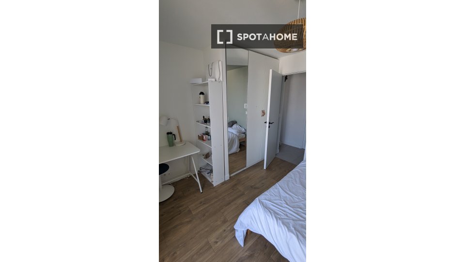 Double room Paris, 3 beds, 61m² — photo 3