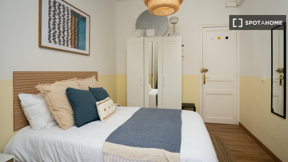 Double room Barcelona, 3 beds, 110m² — photo 9