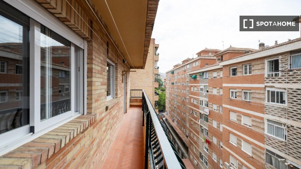 Double room Granada, 5 beds, 150m² — photo 1