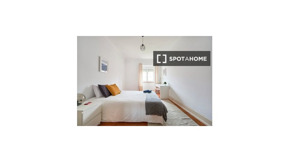 Double room Lisbon, 5 beds — photo 4