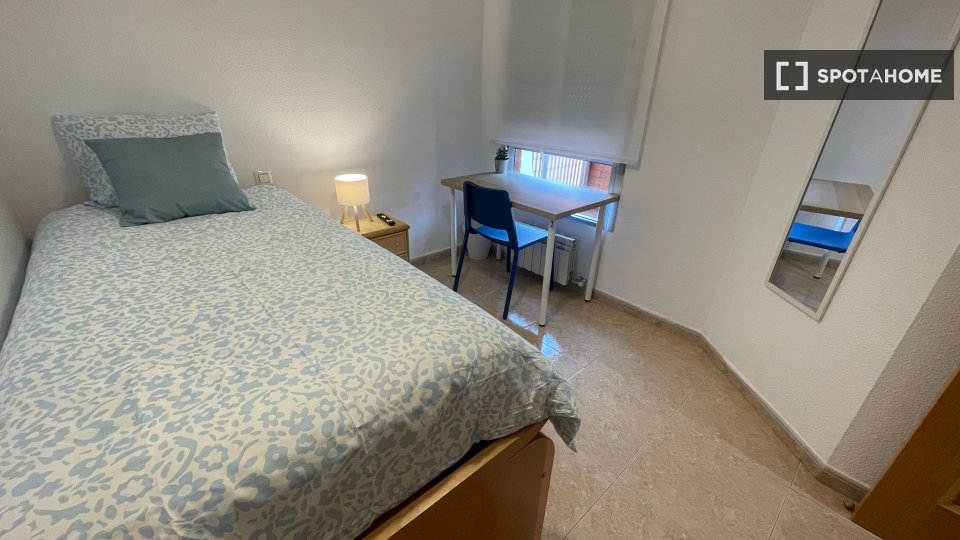 Double room Madrid, 3 beds — photo 5