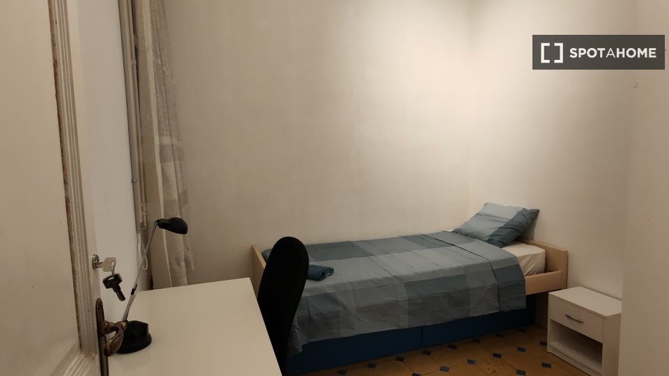 Stanza in appartamento condiviso con 4 camere da letto in affitto a El Fort Pienc - a Barcellona