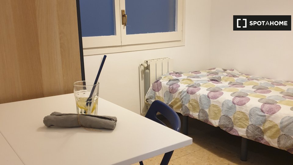 Double room Barcelona, 4 beds, 90m² — photo 3