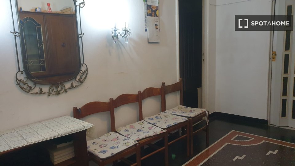 Double room Genoa, 3 beds, 120m² — photo 18