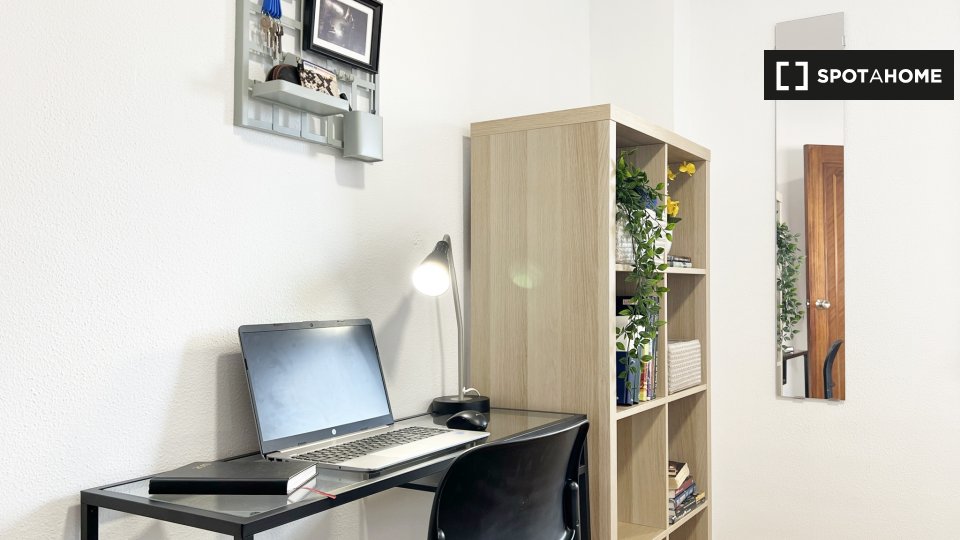 Double room Madrid, 5 beds, 95m² — photo 14