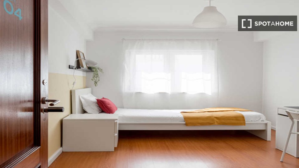 Double room Lisbon, 5 beds — photo 35