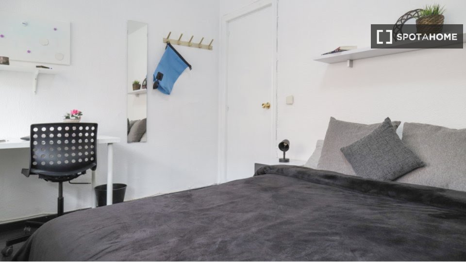 Double room Madrid, 7 beds, 115m² — photo 9