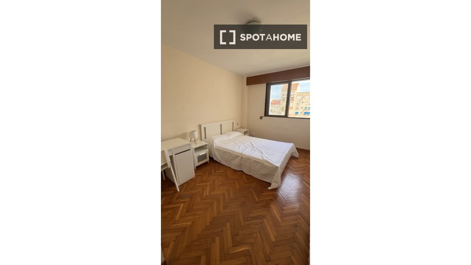 Double room Valencia, 5 beds, 240m² — photo 4