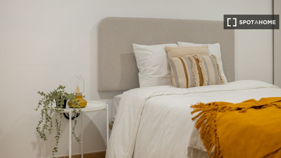 Double room Barcelona, 9 beds, 195m² — photo 4