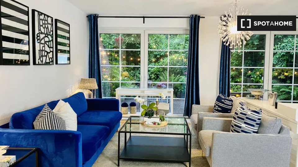 Apartment Hamburg, 2 beds, 94m² — photo 1
